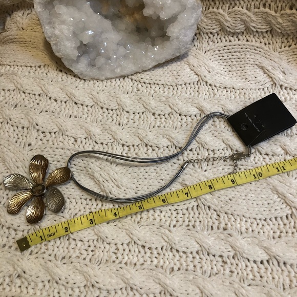 3/$20 Melanie Lyne Flower Necklace Only - Picture 3 of 3